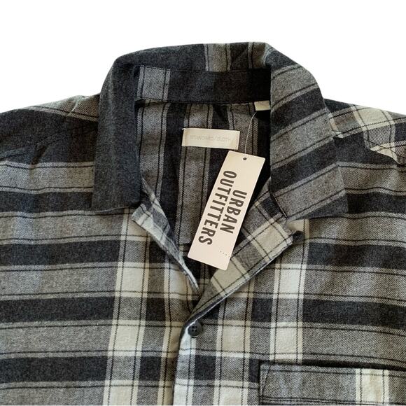 Via Penny Lane Reworked Apparel | Guns N’ Roses Custom Upcycled Gray Flannel - Picture 6 of 10